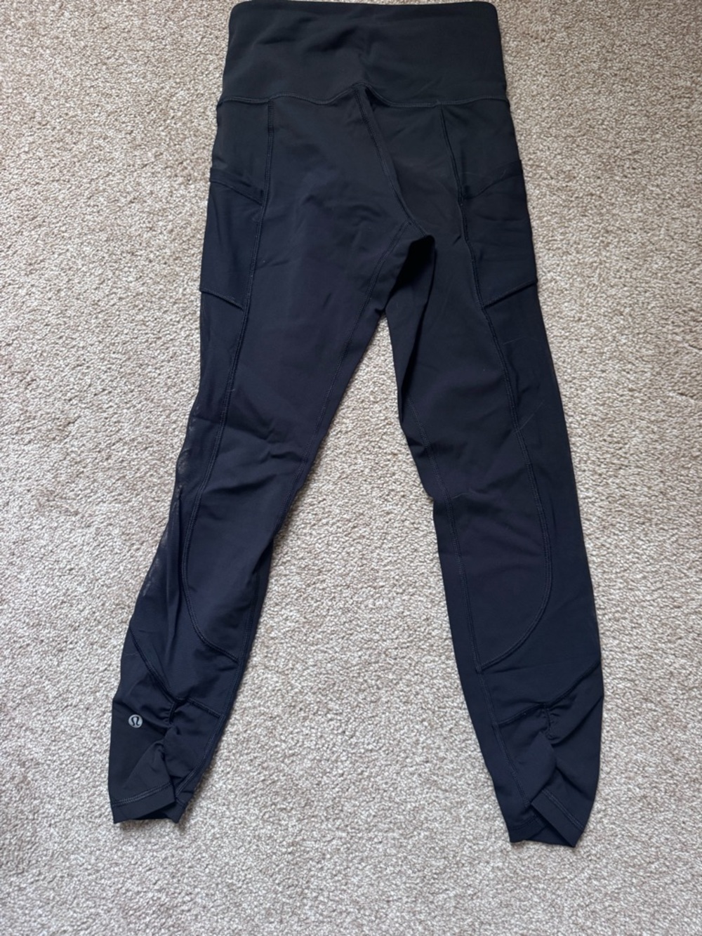 Black High-Waist Performance Leggings with Side Pockets
